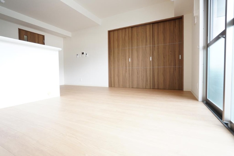 広々リビング、オシャレなカウンターキッチン