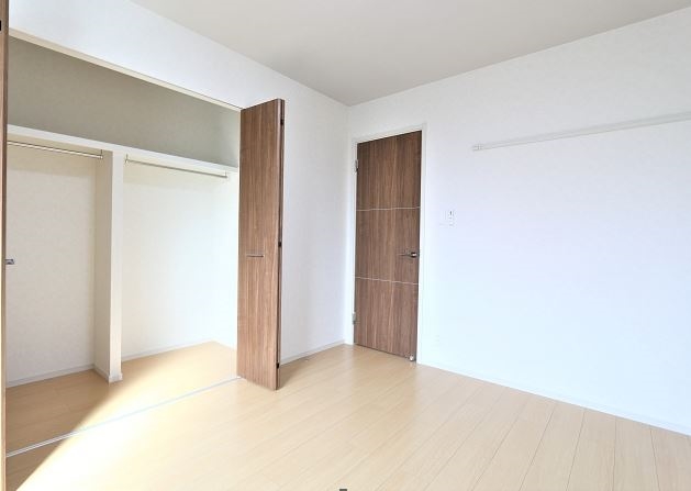 クローゼットも各部屋にございます