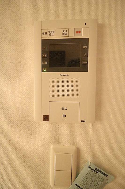 モニター付きインターホンで安心です。