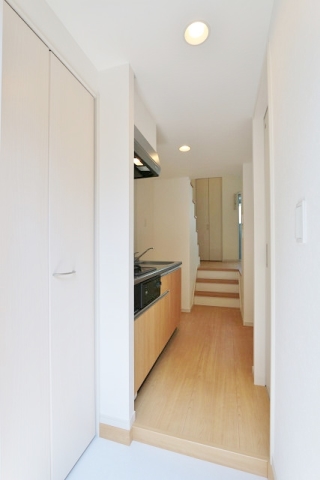 オシャレで帰って来たくなる玄関ですね