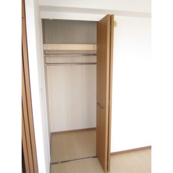 お洋服が多い方でも楽々収納できます