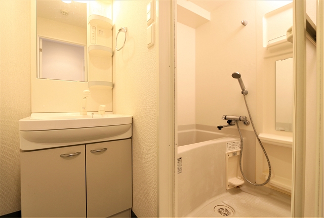 落ち着く雰囲気のお風呂ですね