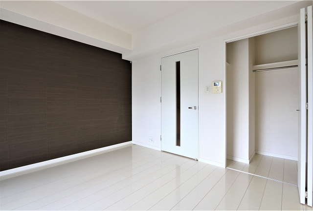 棚もあるのでたっぷり収納できますよ