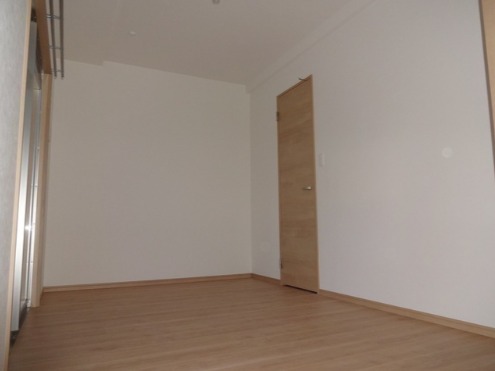 こちらは寝室にいかがですか