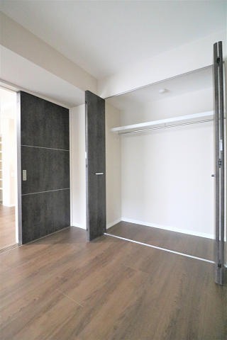 洋服が多い方でも安心の収納力。