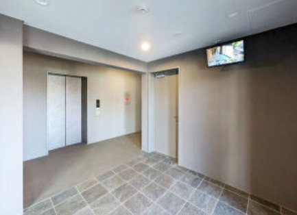 こちらエントランスになります。