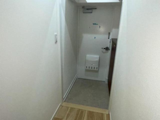 白基調の綺麗な玄関ですね