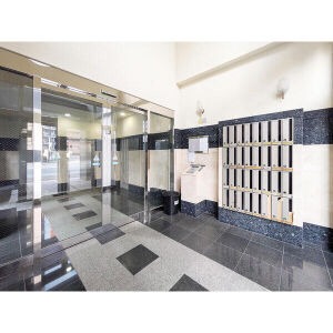 オートロック付きエントランスで安心ですね。