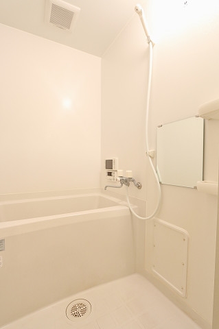 清潔感の有るバスルームです