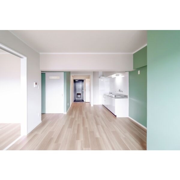 家具の配置に困らないリビングですね