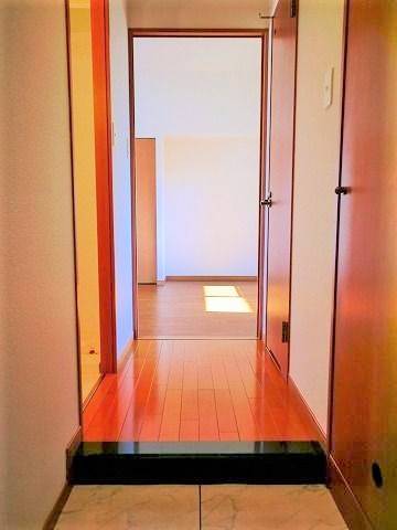 玄関もゆったりとしています