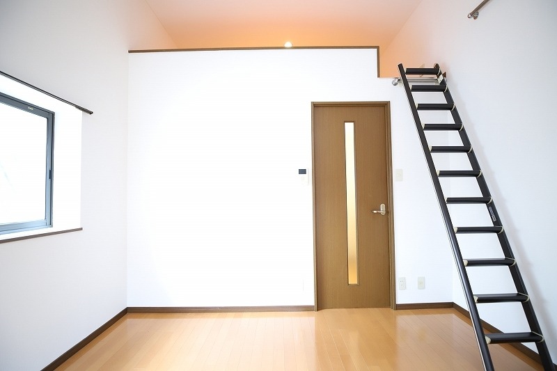 家具の配置に困らないリビングですね