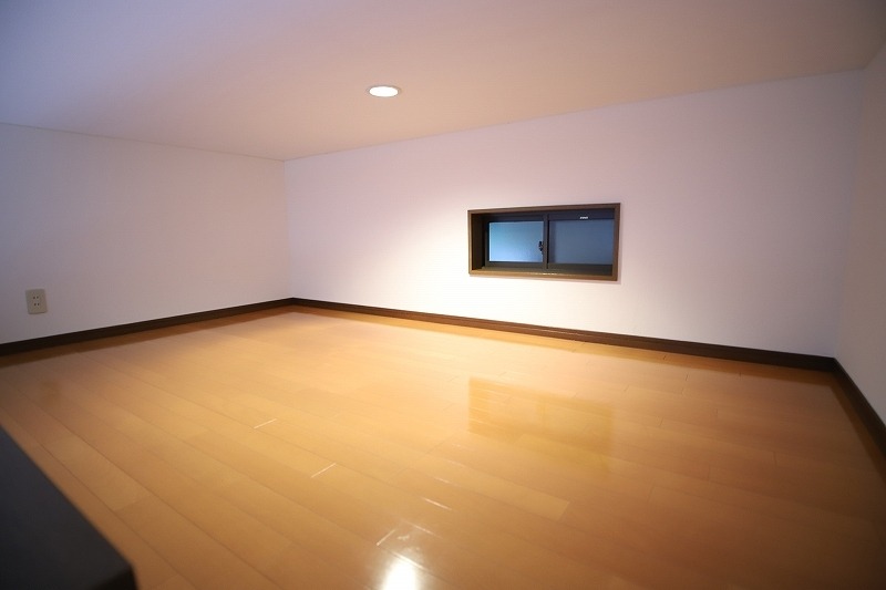 こちらは寝室にいかがでしょうか？？