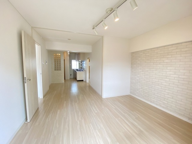 広々リビングでゆったりくつろげますね