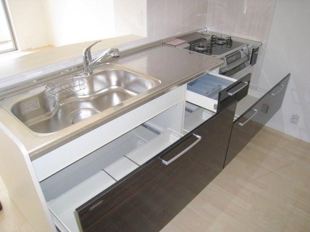 広いキッチンで料理がはかどりそうですね