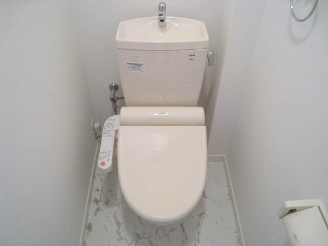 ウォシュレット完備のトイレです
