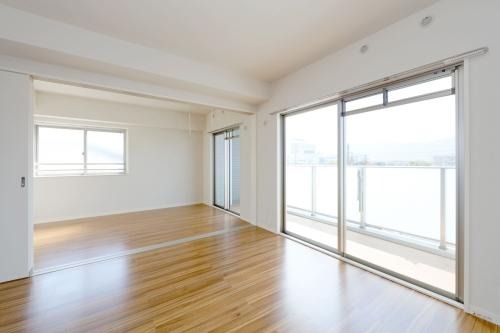 天気の良いの洗濯物はこちらで