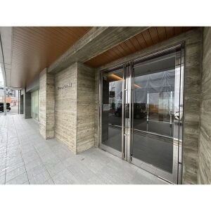 エントランスもきれいにされています