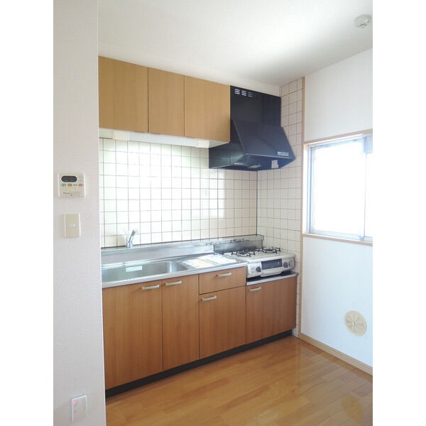 明るいキッチンは料理が楽しくなりそうですね