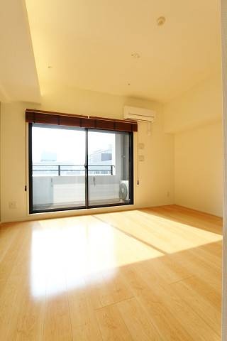 家具の配置が楽しくなるリビングですね