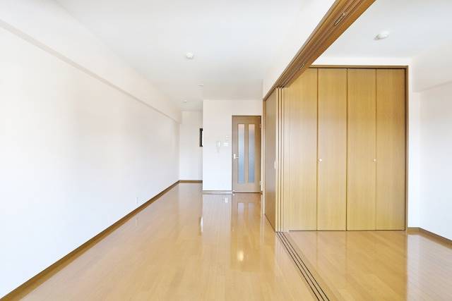 家具の配置がしやすいリビングですね