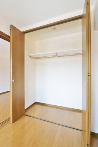 お洋服が多い方でも楽々収納できます