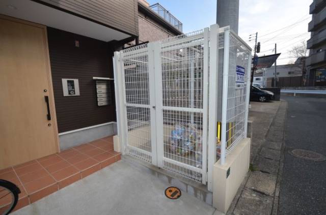 敷地内ゴミ置き場あります。