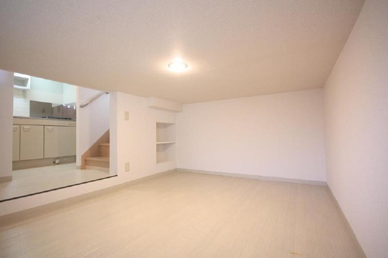 収納はもちろんコンセントもあるのでお仕事スペースにピッタリ