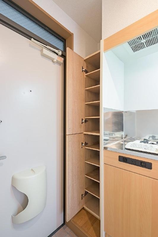 玄関には天井高シューズボックス付き