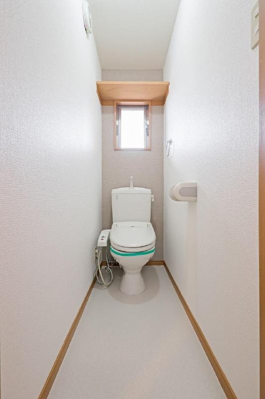 ウォシュレッ付き。