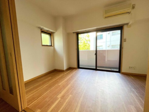 家具の配置に困らないリビングですね