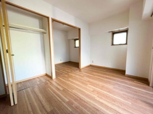 奥行きのあるクローゼットですね