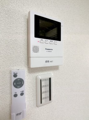 モニター付きインターホンで安心です