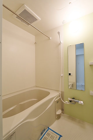 落ち着いた雰囲気の浴室です