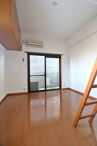 写真は別部屋です。