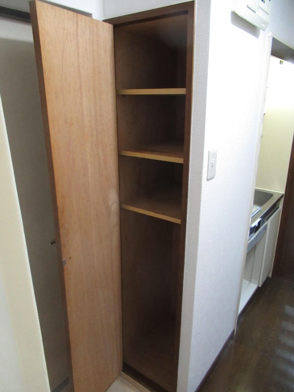 お履物はこちらへ。