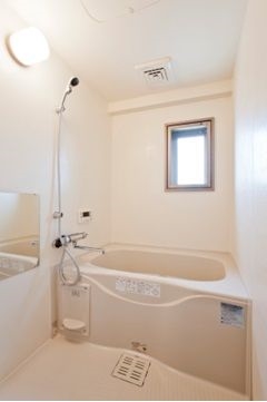 浴室窓付きなので換気が楽ですね