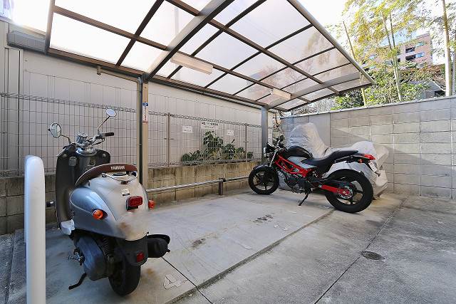中型バイクスペースあります