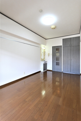 奥行きがある洋室ですね