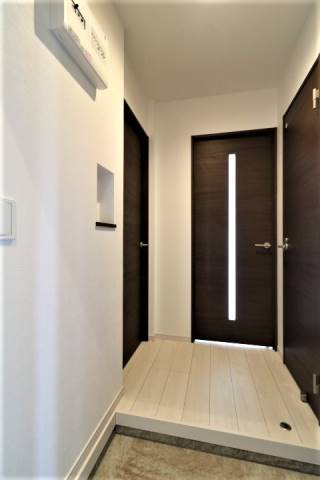 玄関から見るとこんな感じです。