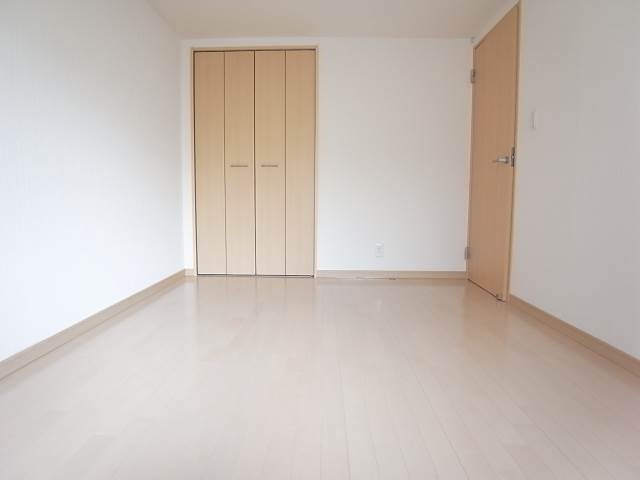 こちら寝室にいかがでしょうか。