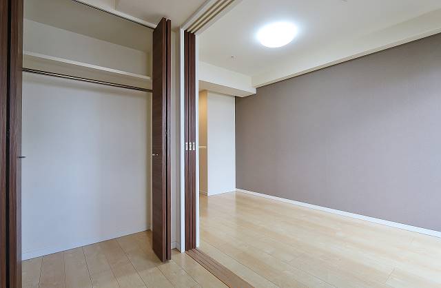 こちら寝室にいかがでしょうか。