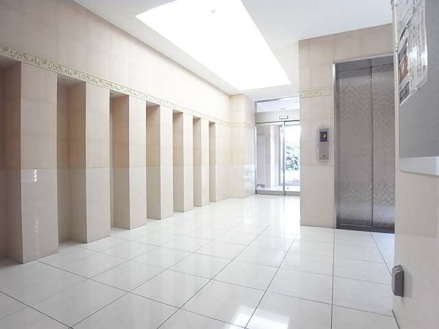 分譲ならではの豪華なエントランス。