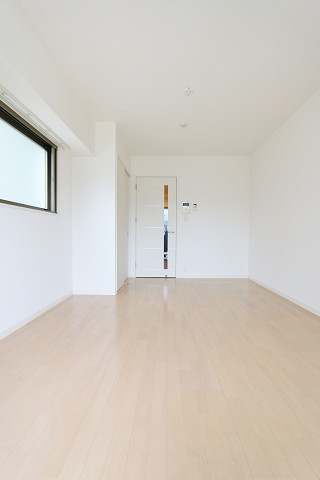 白基調の明るいお部屋です