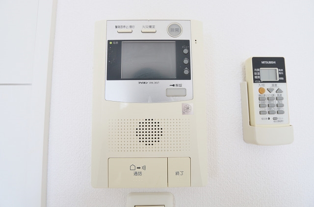 モニターフォンで来客を確認出来ます