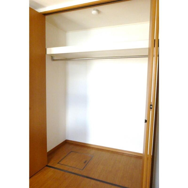 洋服も沢山収納できます