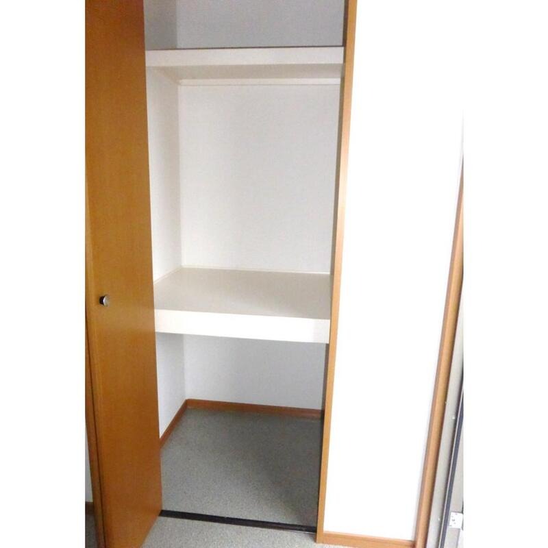 玄関収納はキャリーケース等の収納に便利！