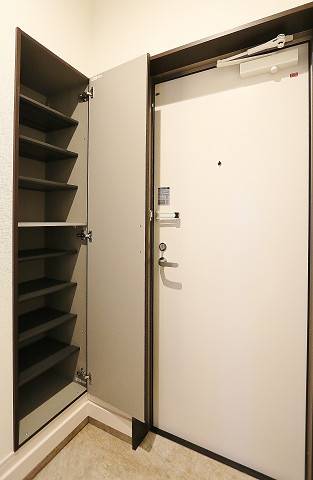 沢山の靴が収納できるシューズボックスです