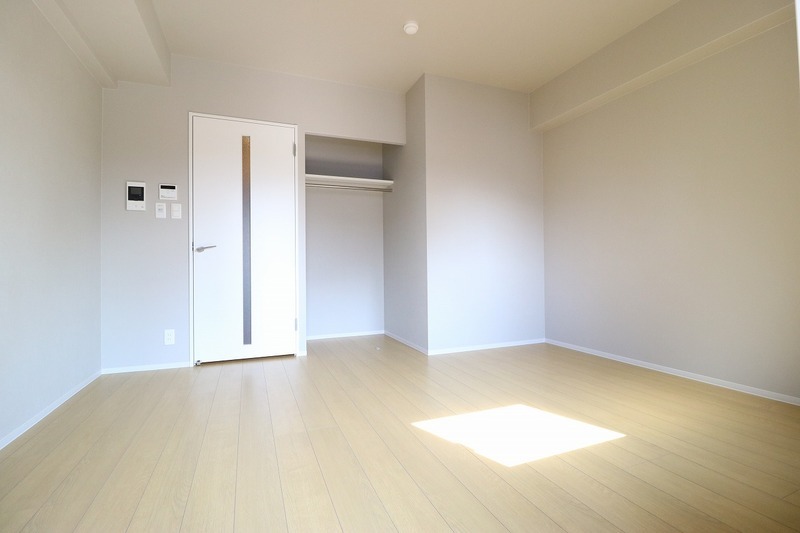 家具の配置に困らないリビングですね