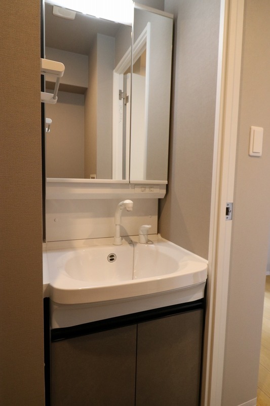 毎朝の身支度もしやすい洗面台です